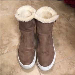 Short brown fur boots